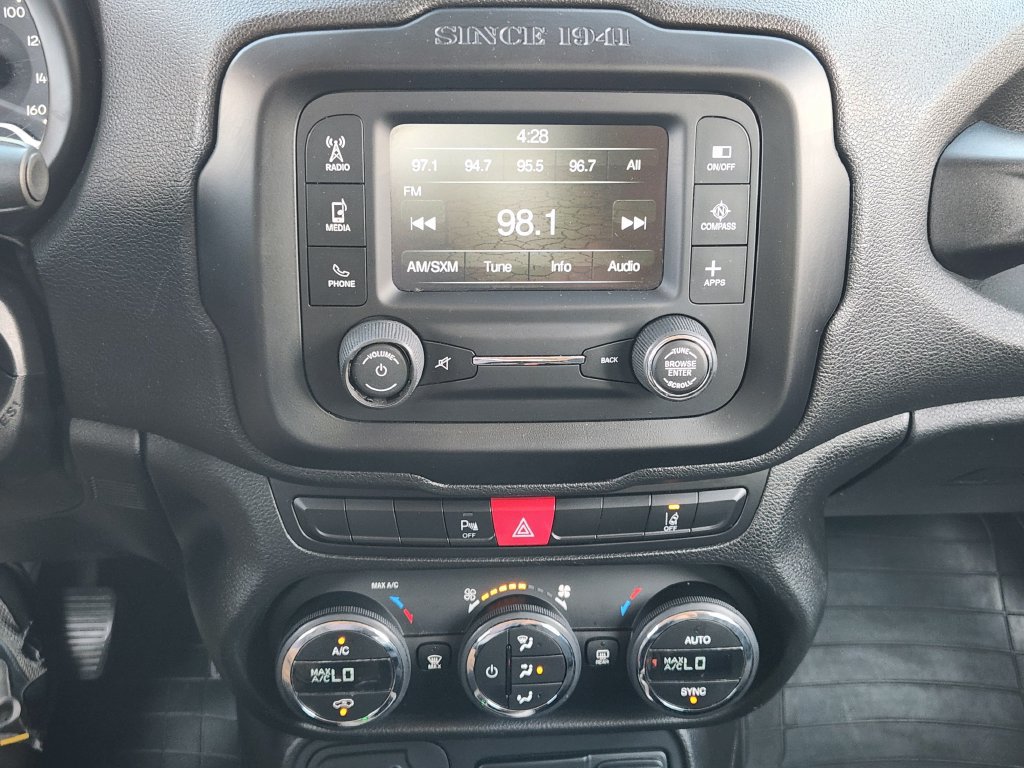Used 2017 Jeep Renegade Latitude w/ Advanced Technology Group FWD image 17