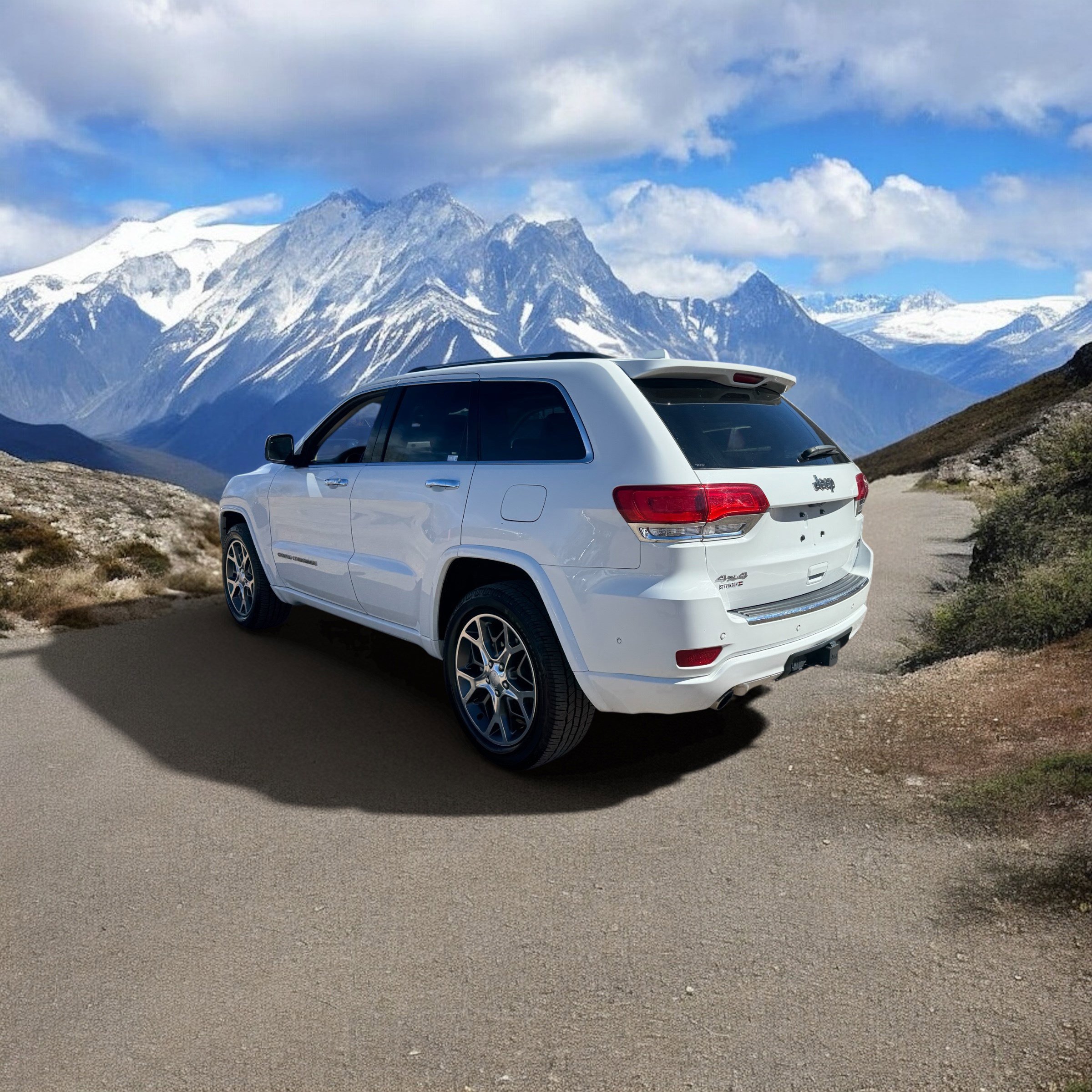 Used 2021 Jeep Grand Cherokee Overland image 3