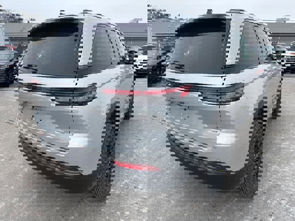 New 2026 Jeep Grand Cherokee Laredo image 5