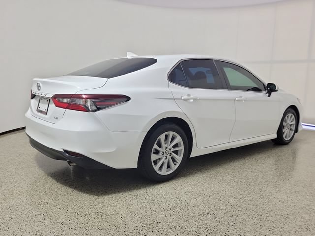 Used 2022 Toyota Camry LE FWD image 5