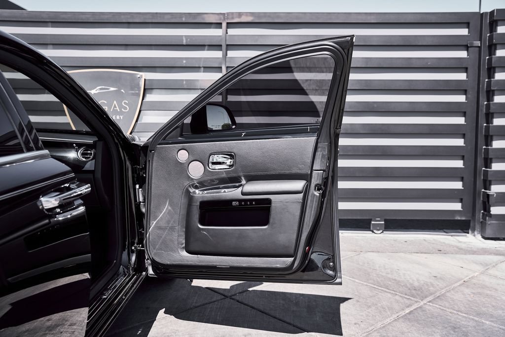 Used 2014 Rolls-Royce Ghost RWD image 20