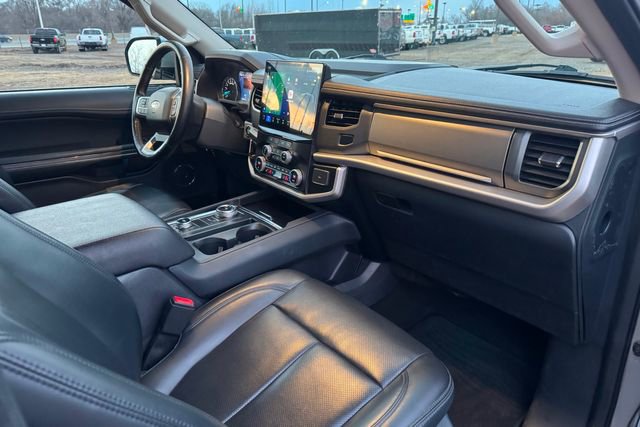 Used 2024 Ford Expedition Max XLT image 18
