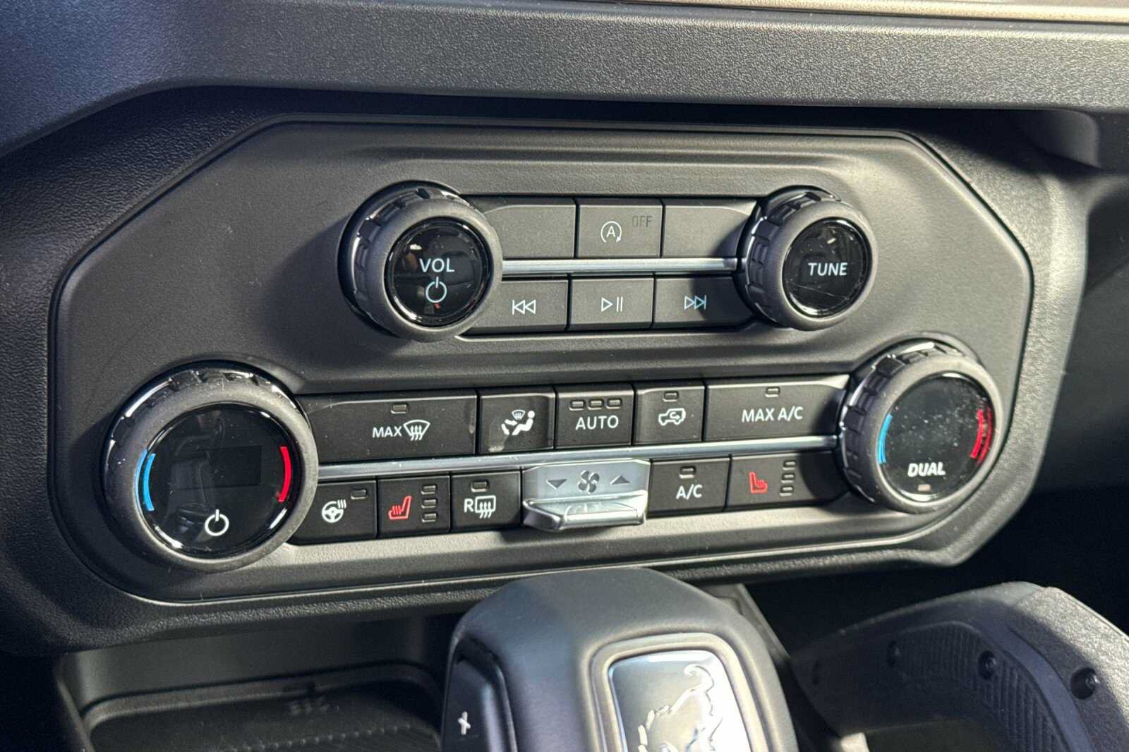 New 2025 Ford Bronco Outer Banks w/ Sasquatch Package AWD/4WD image 18