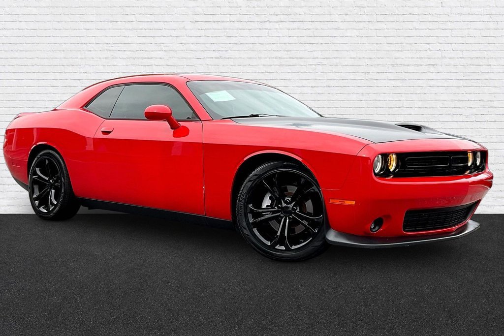 Used 2022 Dodge Challenger R/T RWD image 3