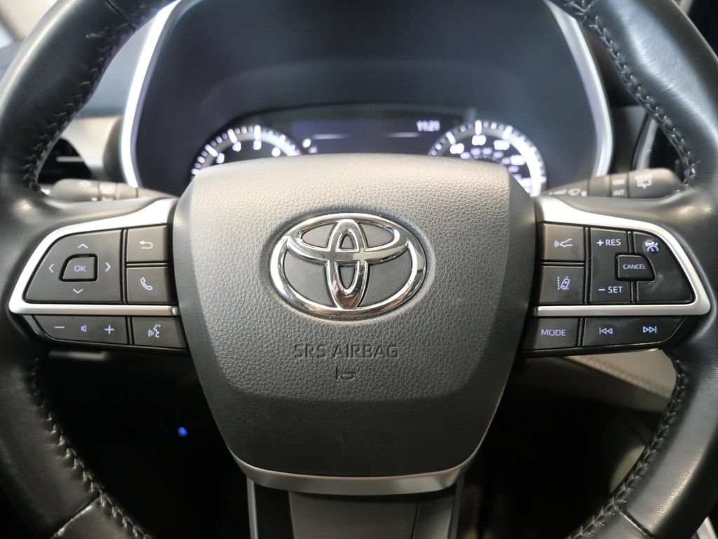 Used 2022 Toyota Highlander XLE AWD/4WD image 18