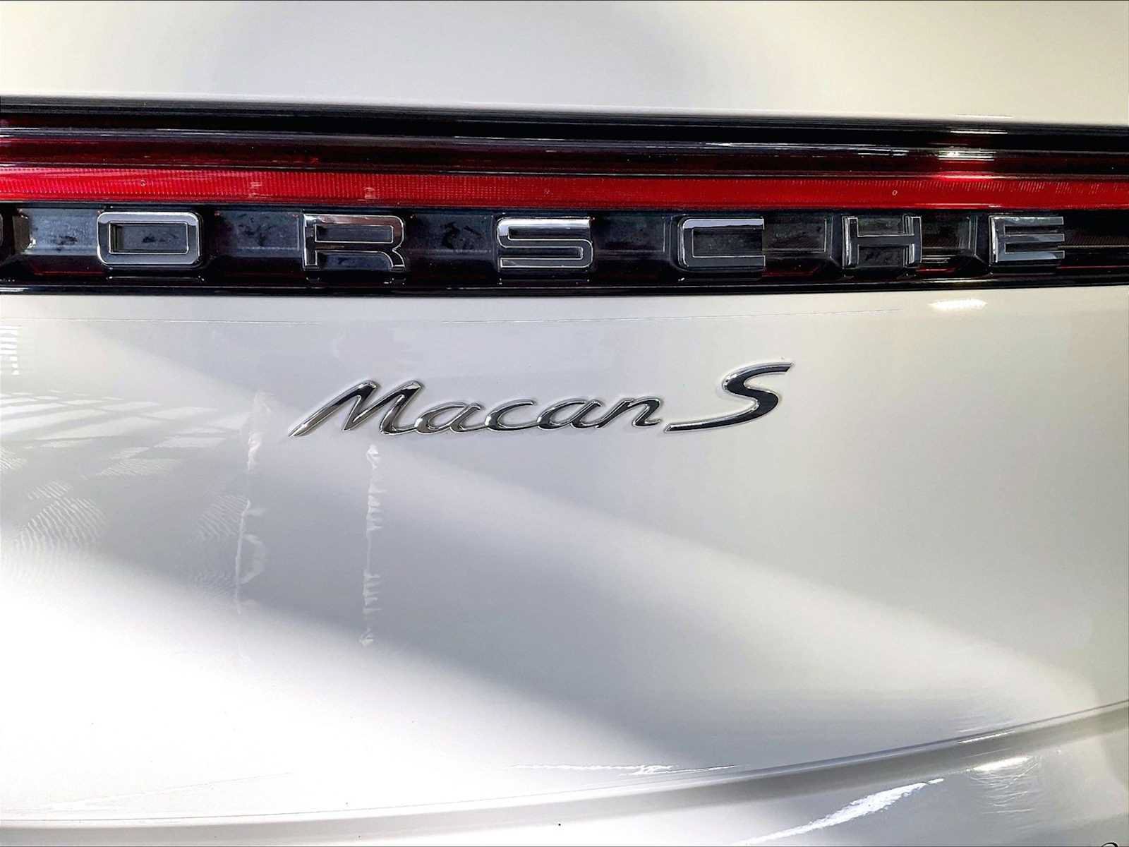 Certified 2024 Porsche Macan S AWD/4WD image 35
