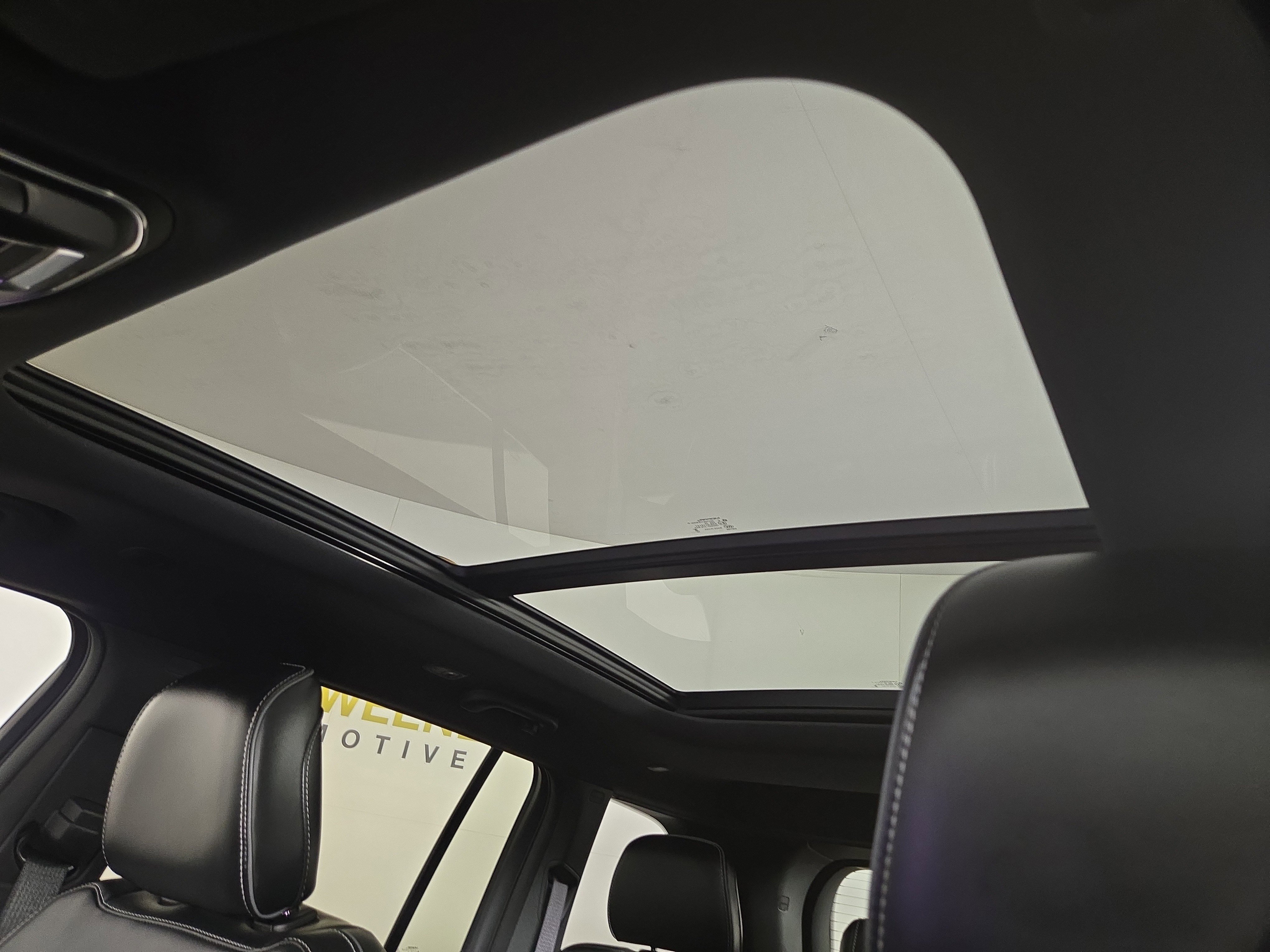 Certified 2025 Jeep Grand Cherokee Overland image 23