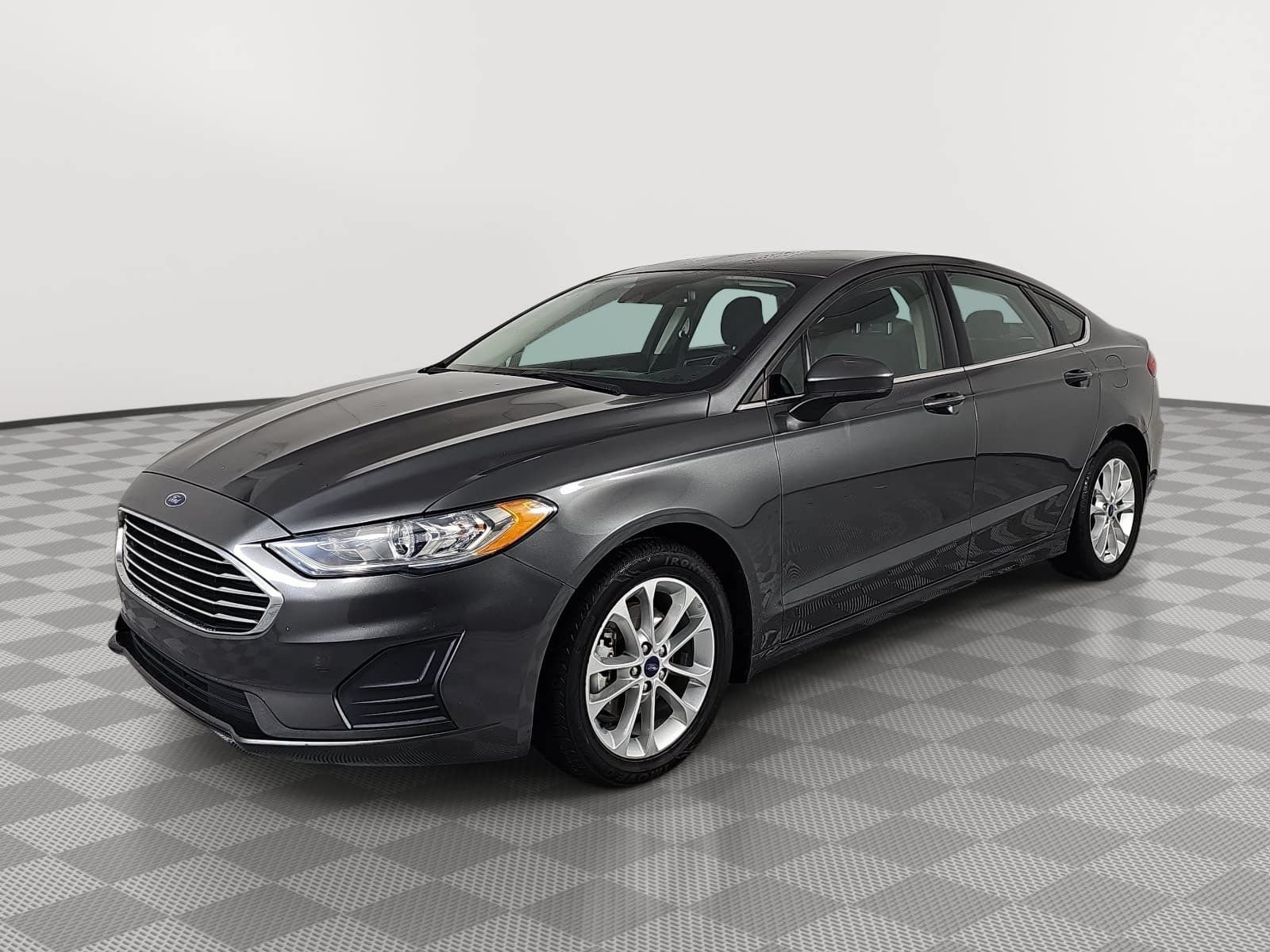 Used 2019 Ford Fusion SE FWD image 4
