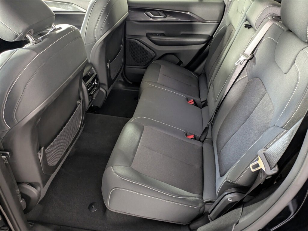 Certified 2023 Jeep Grand Cherokee Laredo image 13