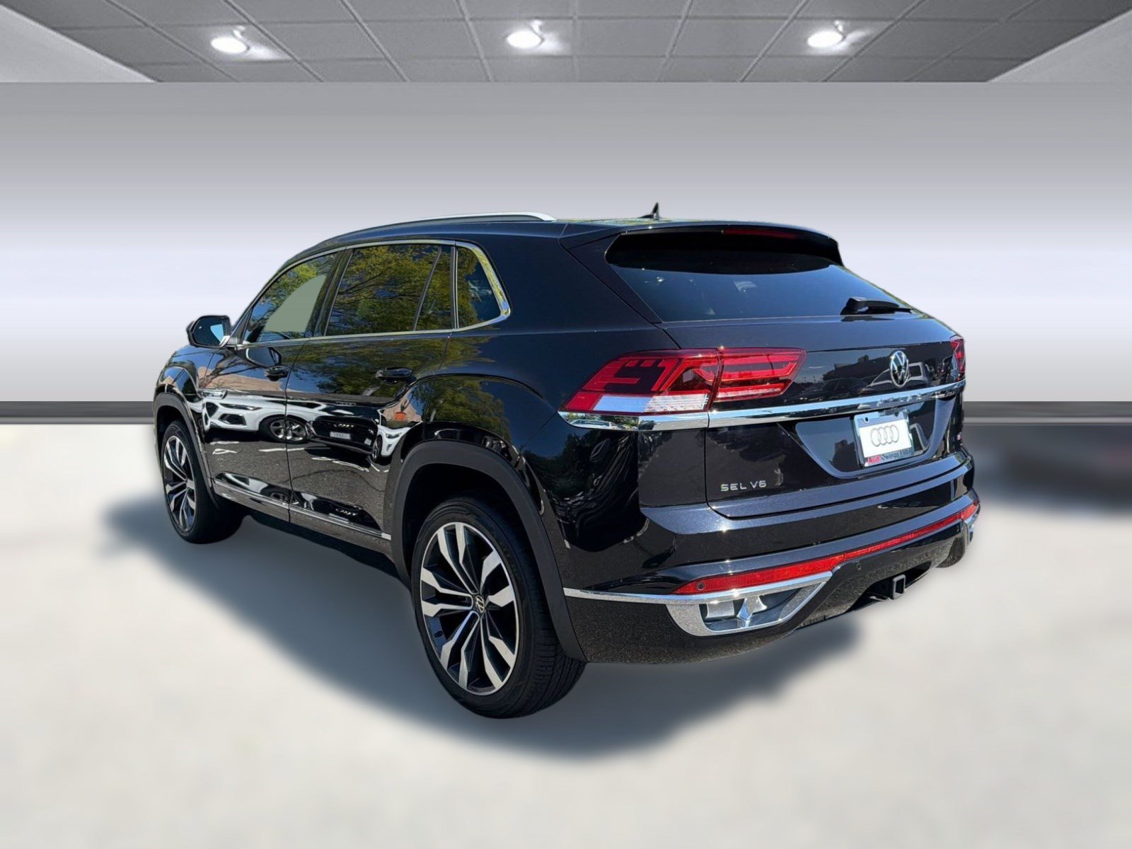 Used 2021 Volkswagen Atlas Cross Sport SEL Premium R-Line AWD/4WD image 3