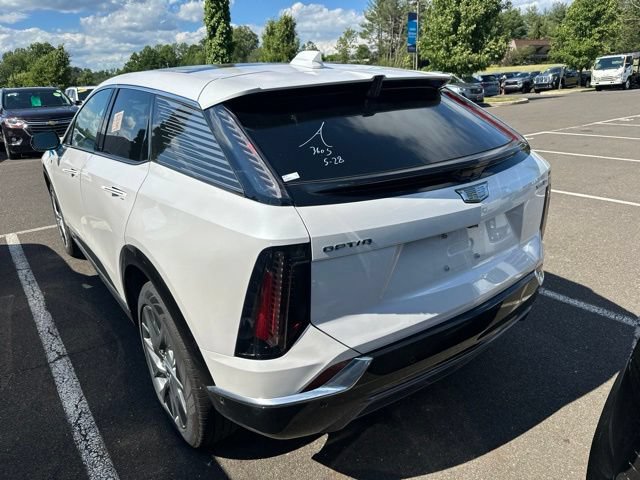 Certified 2025 Cadillac Optiq Luxury 2 w/ LPO, Floor Liner Package AWD/4WD image 4
