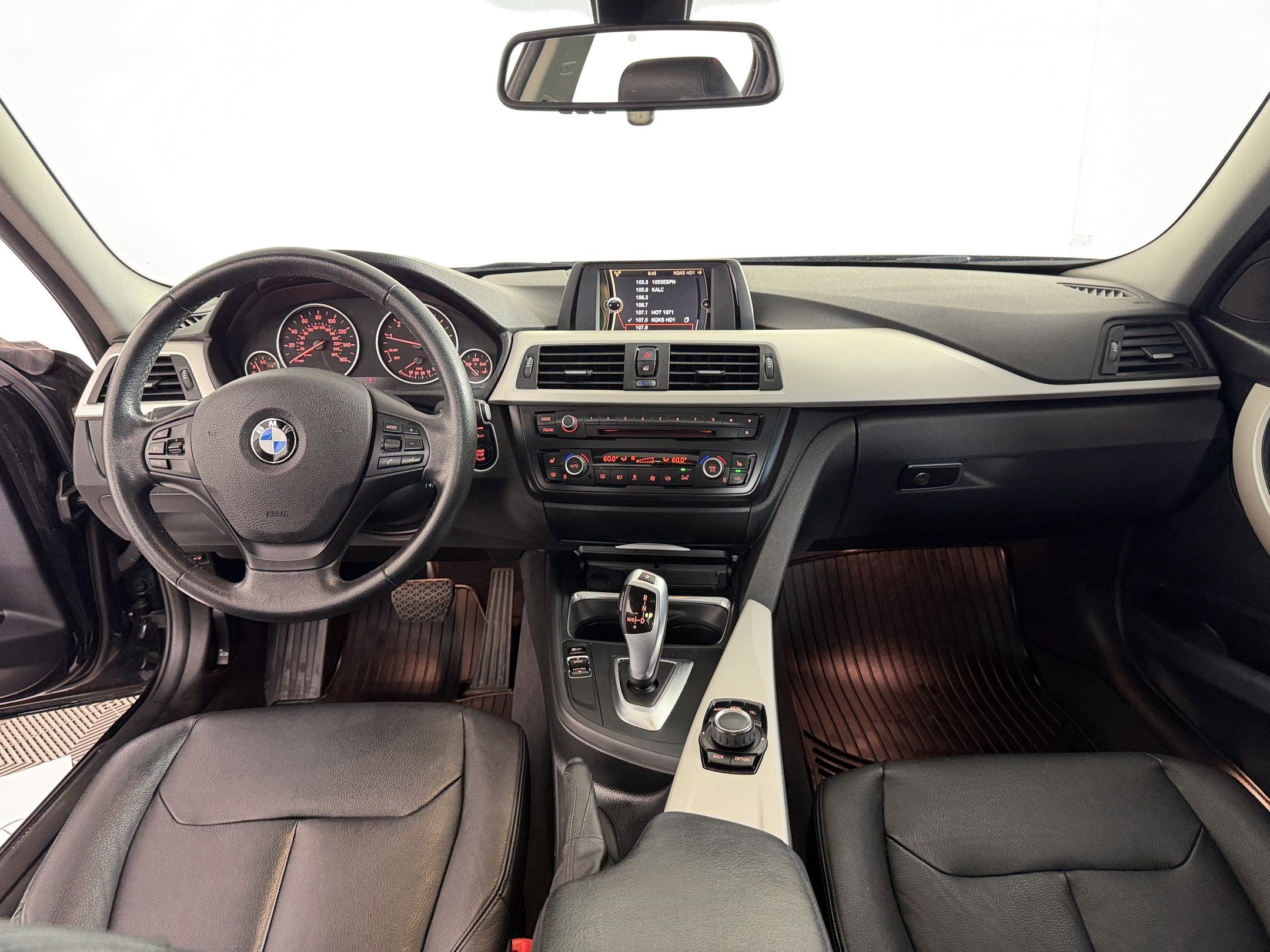 Used 2014 BMW 320i xDrive Sedan AWD/4WD image 16