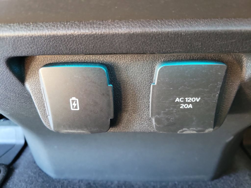 Used 2025 Ford F150 XLT w/ Equipment Group 302A MID AWD/4WD image 17