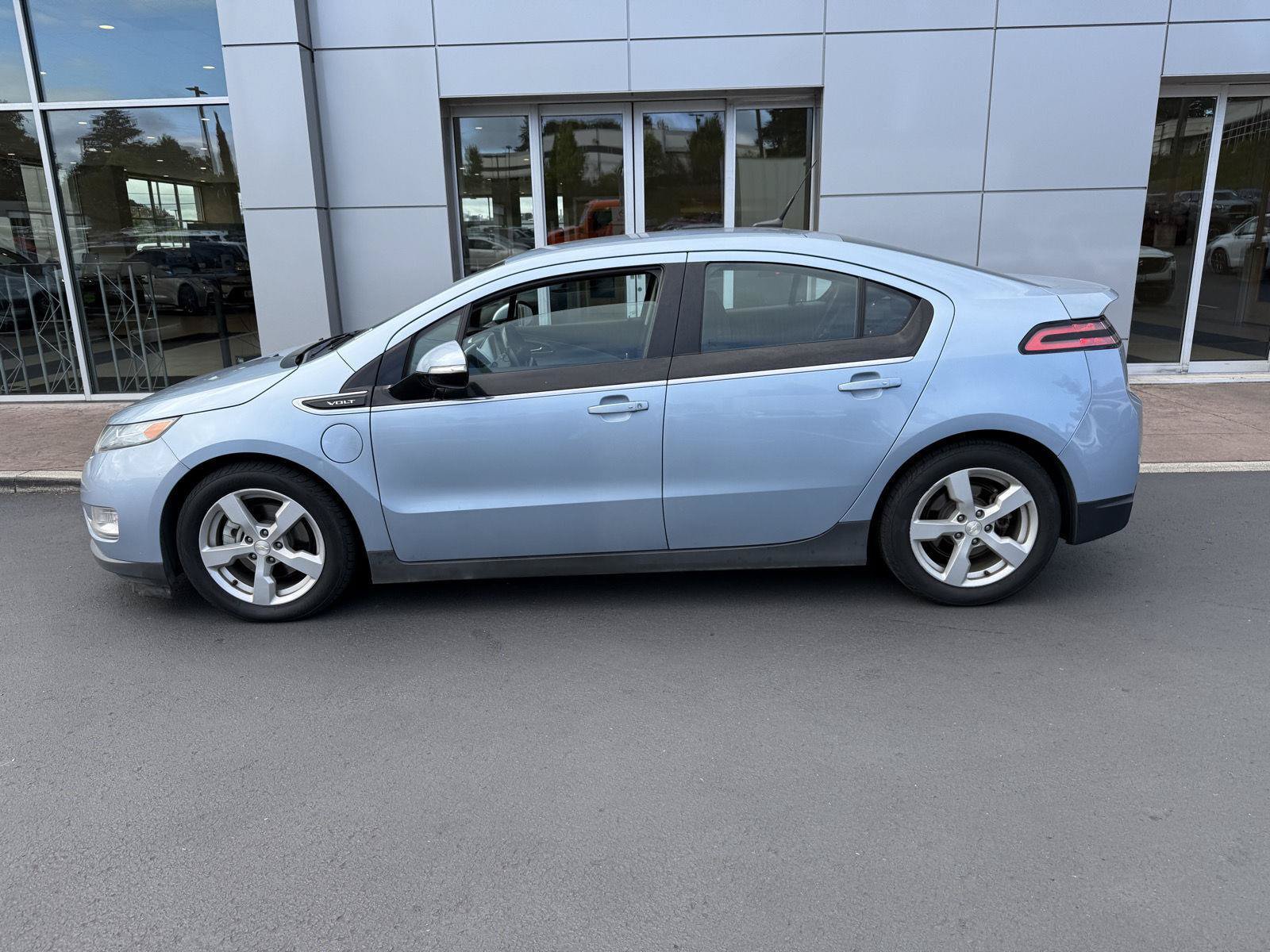 Used 2013 Chevrolet Volt w/ Enhanced Safety Package 1 FWD image 2