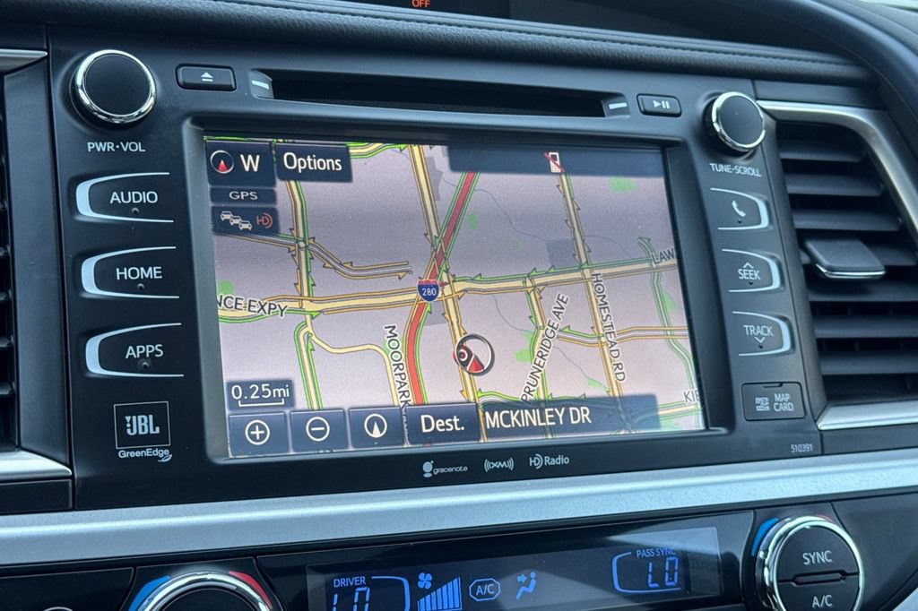 Used 2019 Toyota Highlander Limited Platinum AWD/4WD image 18