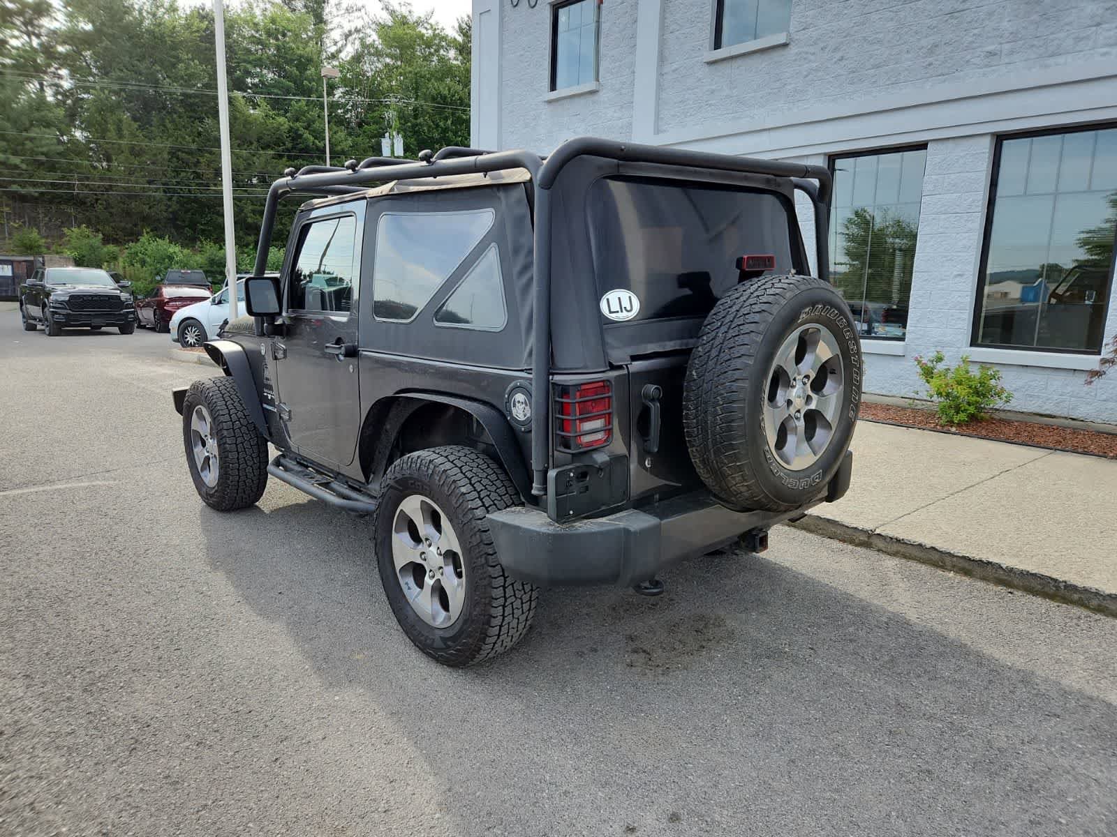 Used 2016 Jeep Wrangler Sahara w/ Connectivity Group AWD/4WD image 3