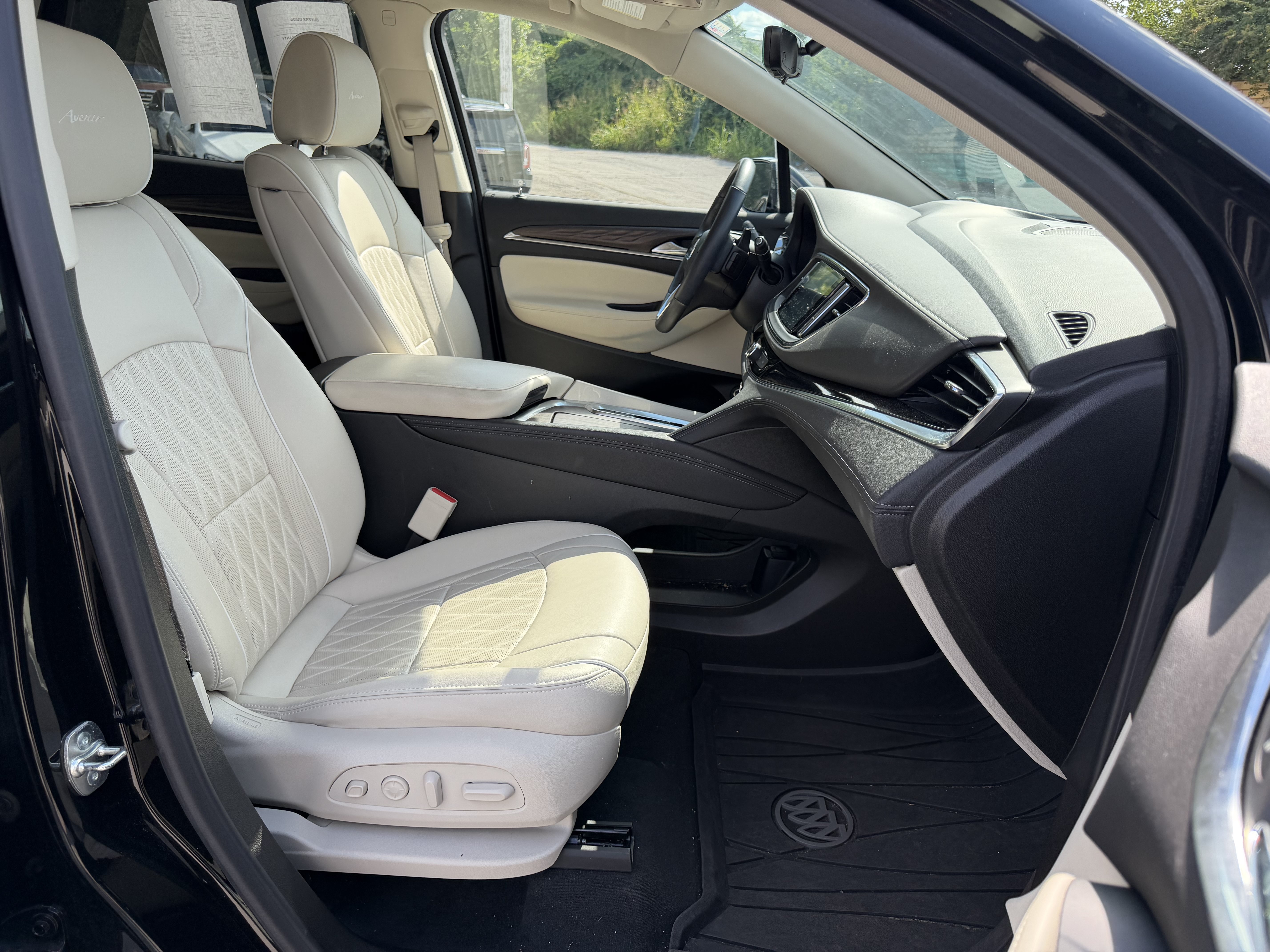 Used 2024 Buick Enclave Avenir AWD/4WD image 11