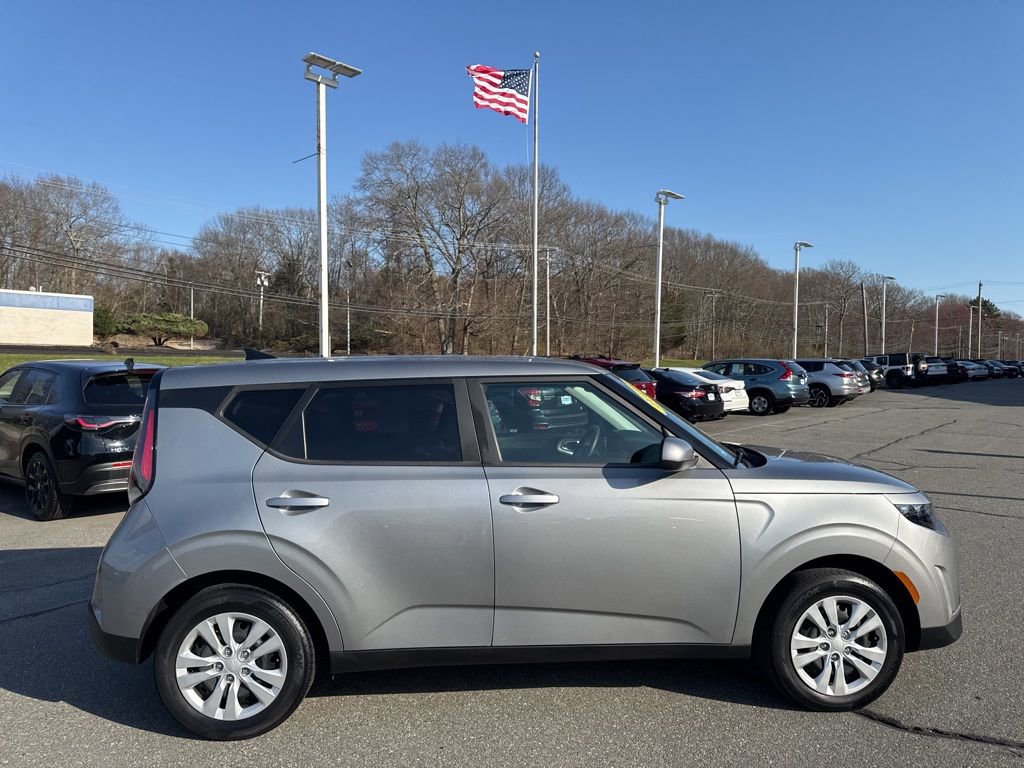 Used 2023 Kia Soul LX image 7