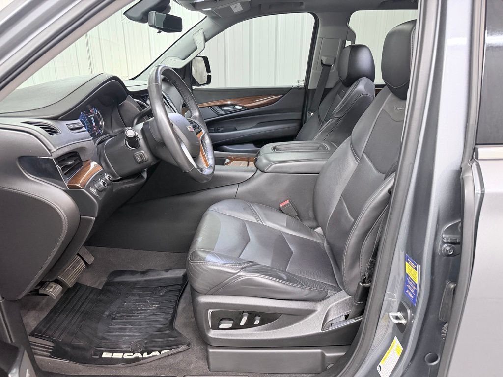 Used 2020 Cadillac Escalade Luxury w/ LPO, Radiant Package AWD/4WD image 11