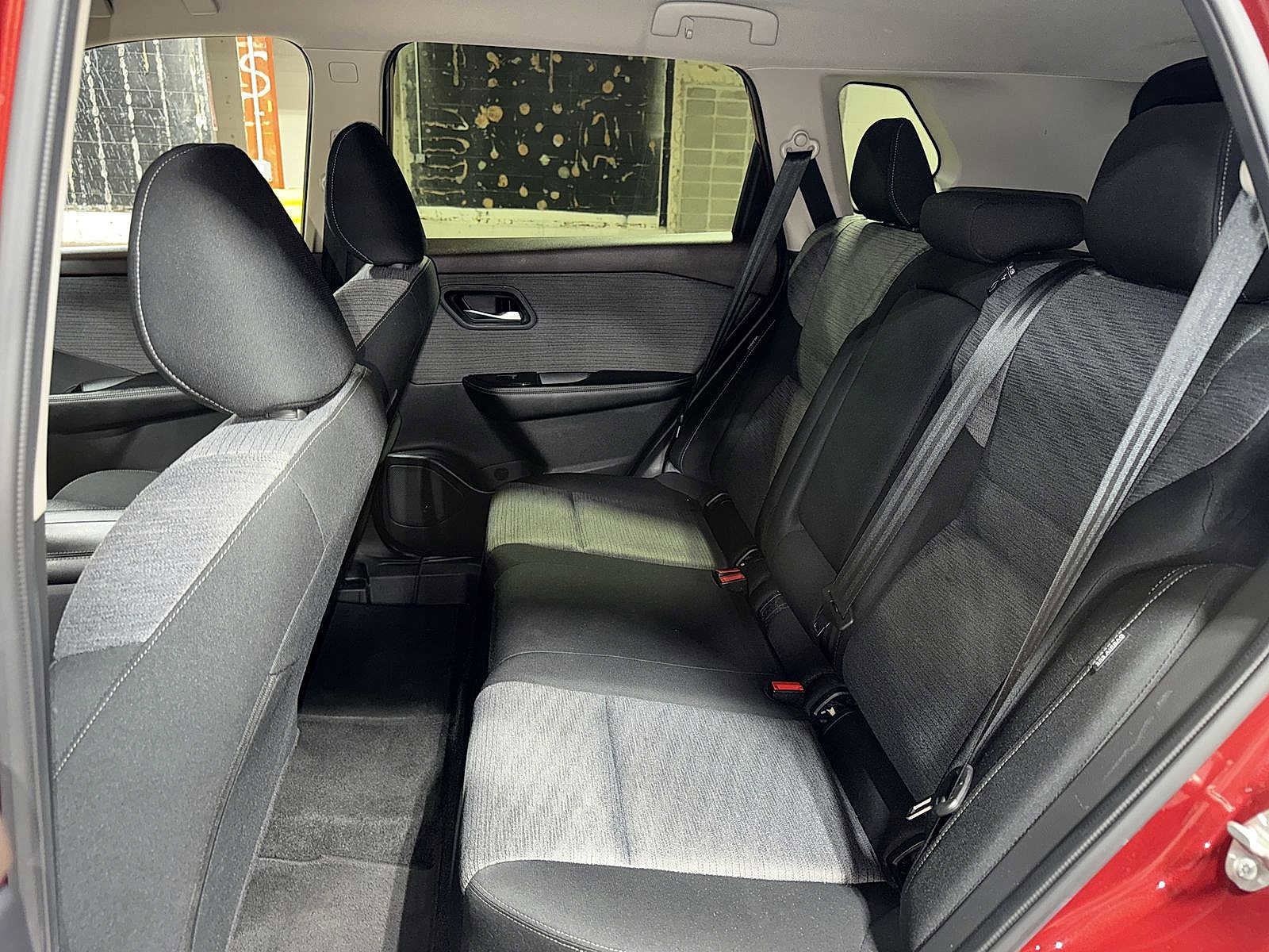 Used 2023 Nissan Rogue SV image 17