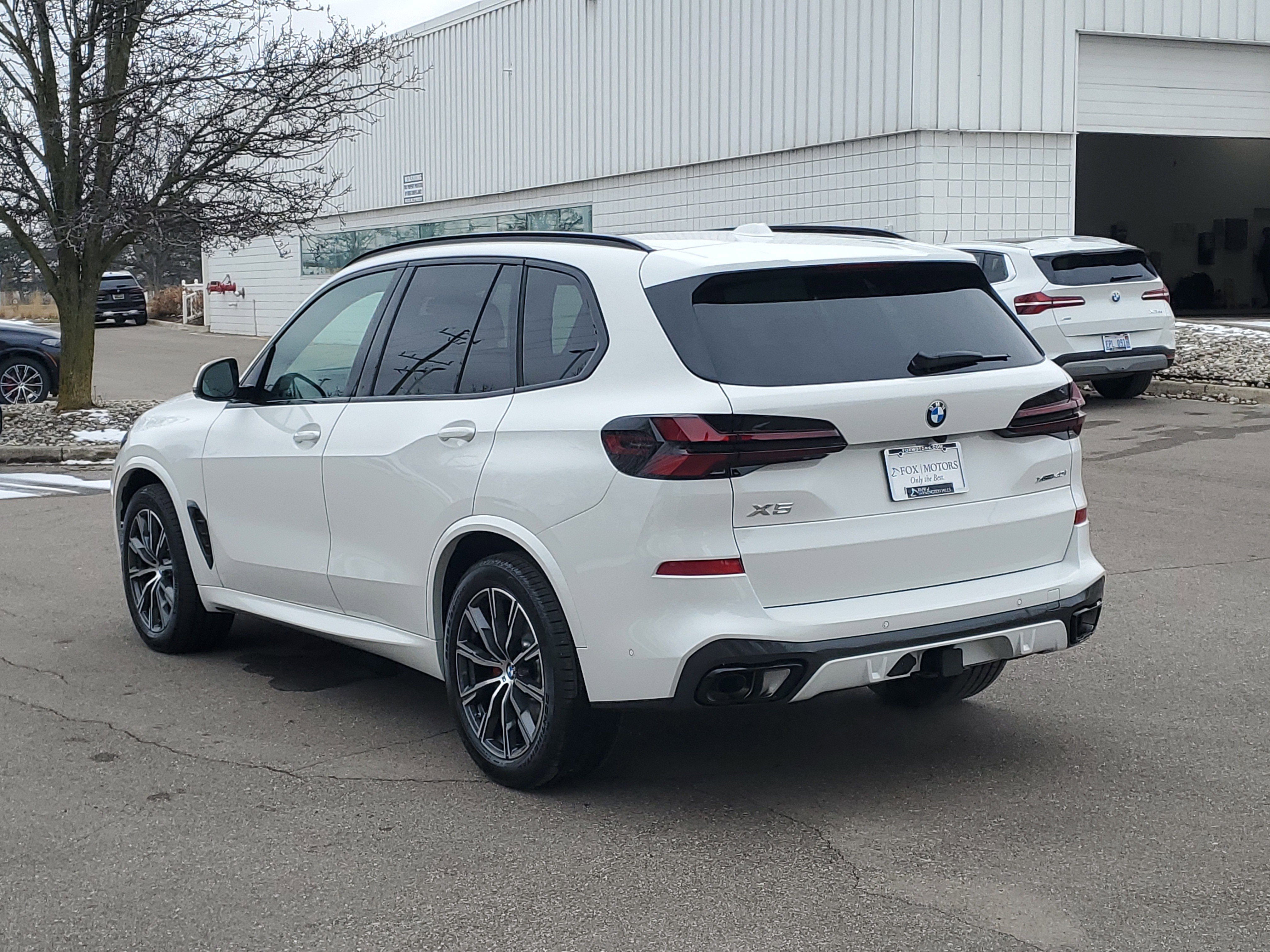 New 2026 BMW X5 xDrive40i w/ M Sport Package AWD/4WD image 2