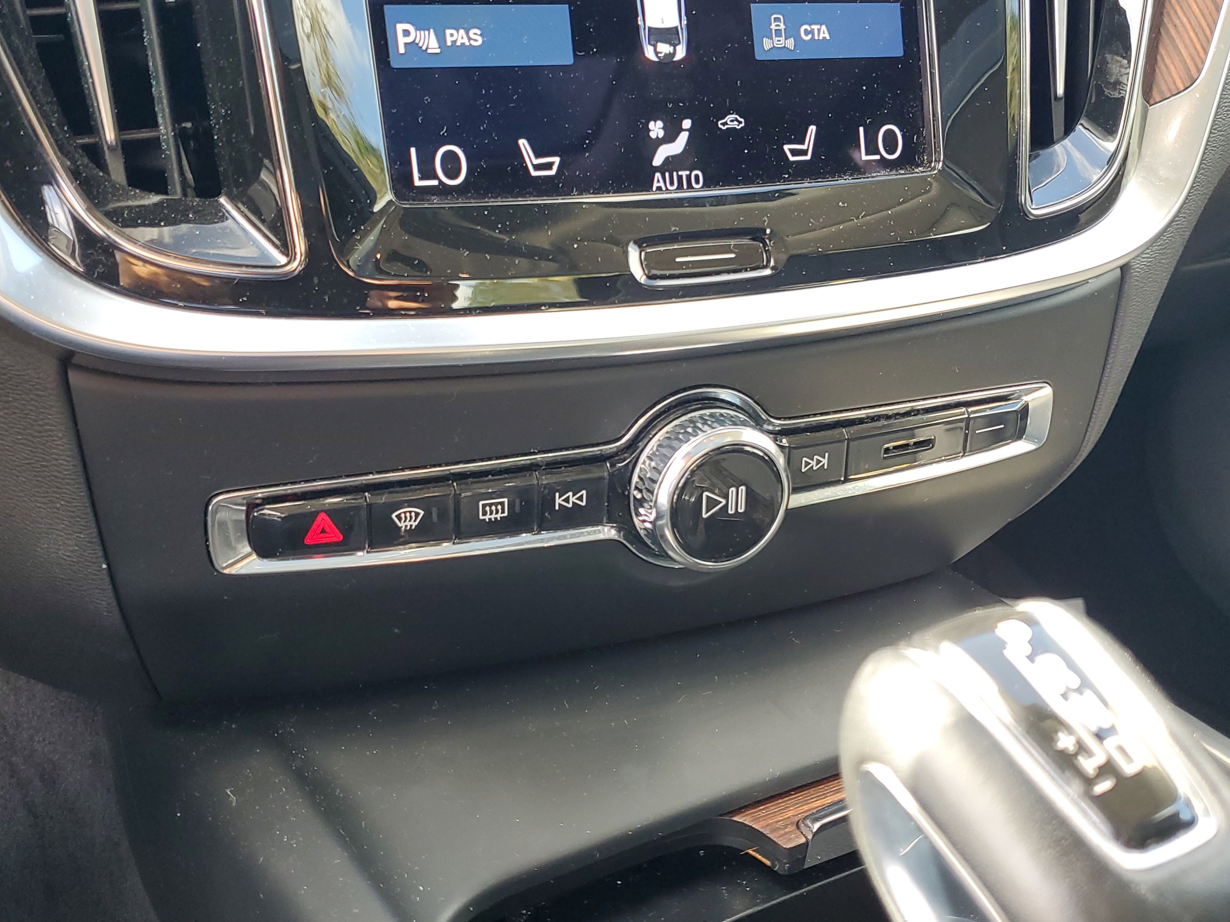 Used 2021 Volvo S60 T5 Momentum w/ Premium Package image 20