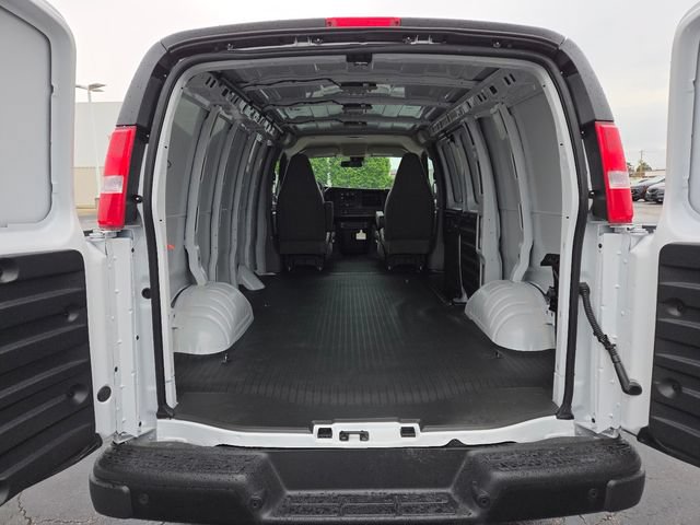New 2026 GMC Savana 2500 w/ Driver Convenience Package RWD image 19