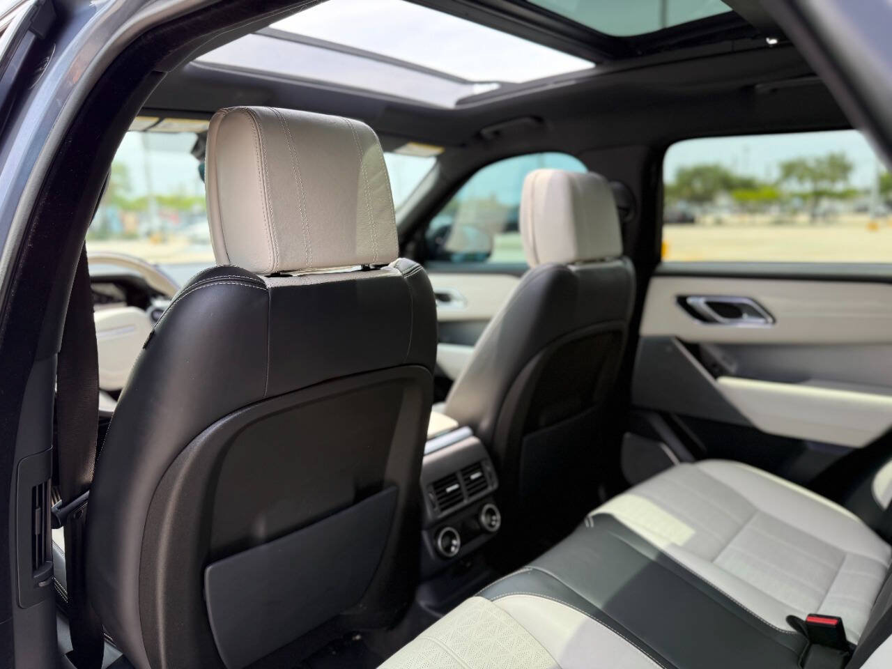 Used 2018 Land Rover Range Rover Velar R-Dynamic HSE AWD/4WD image 18