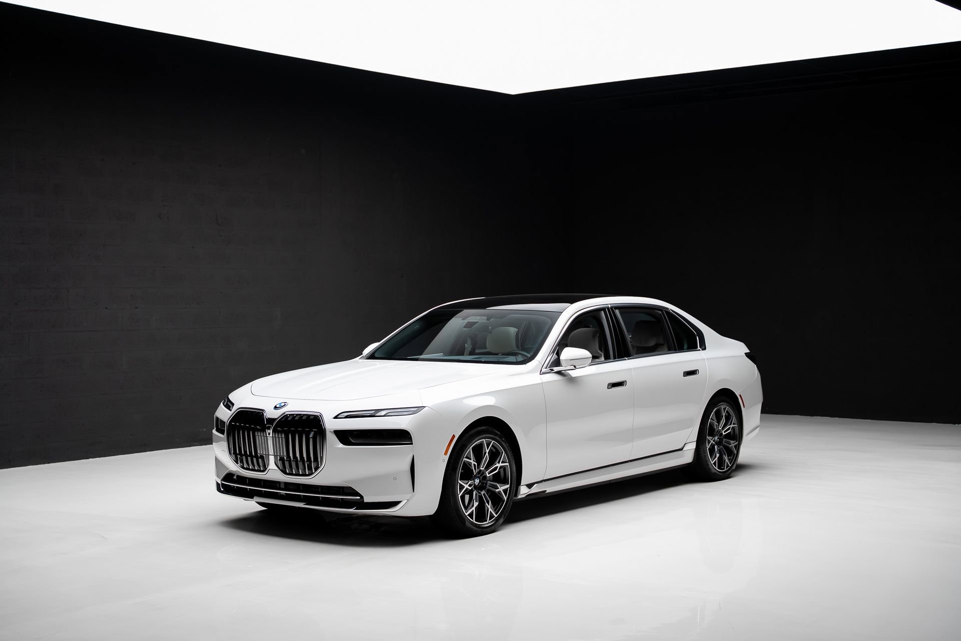 Used 2024 BMW i7 xDrive60 image 4