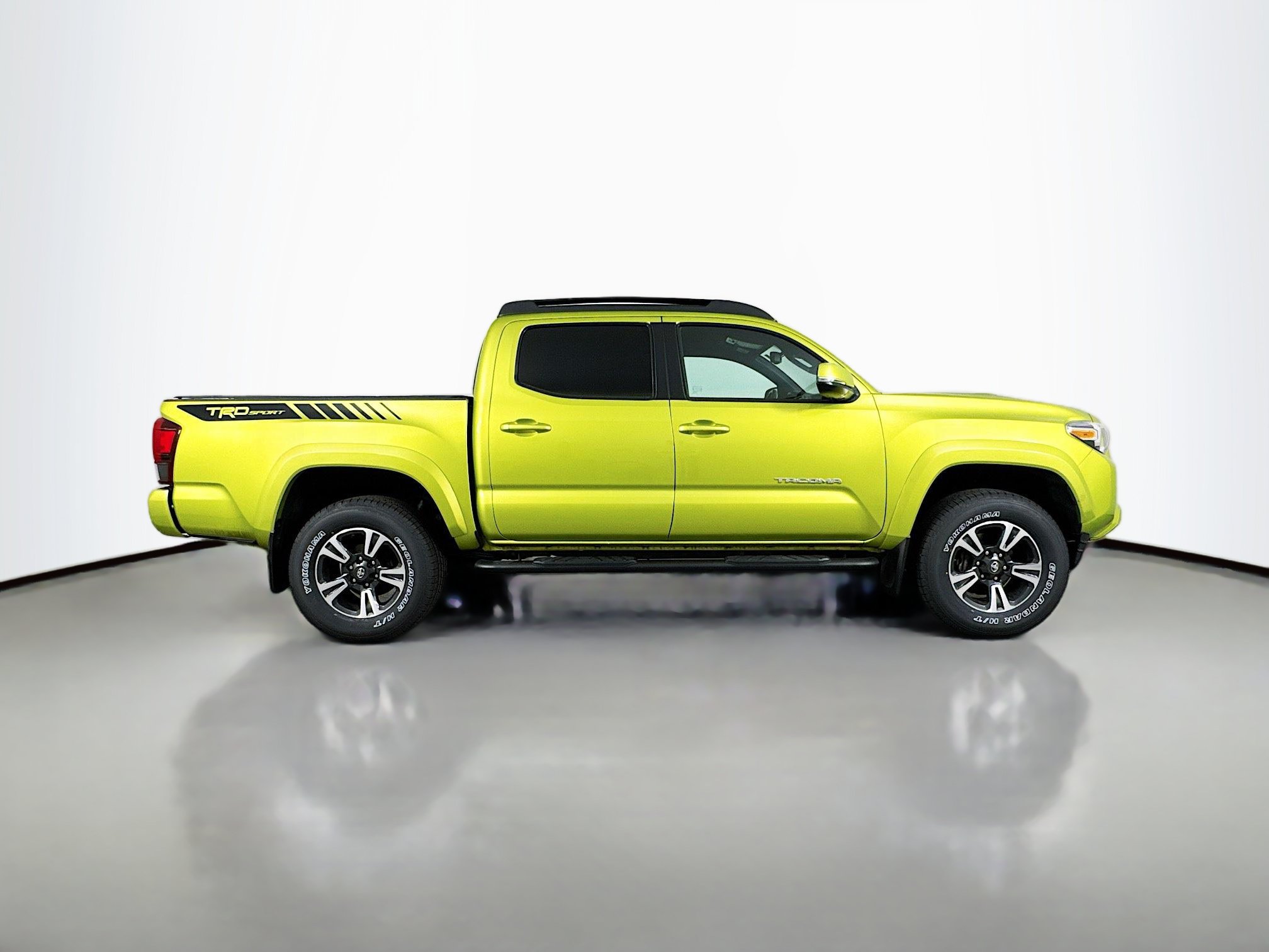Certified 2023 Toyota Tacoma TRD Sport AWD/4WD image 8