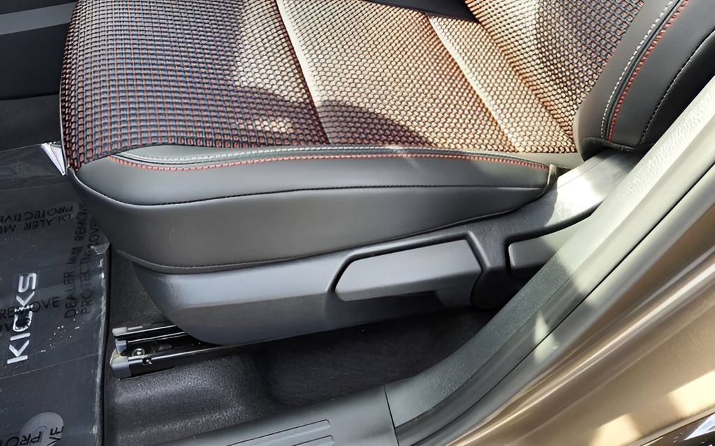 New 2026 Nissan Kicks SR w/ SR Premium Package FWD image 25