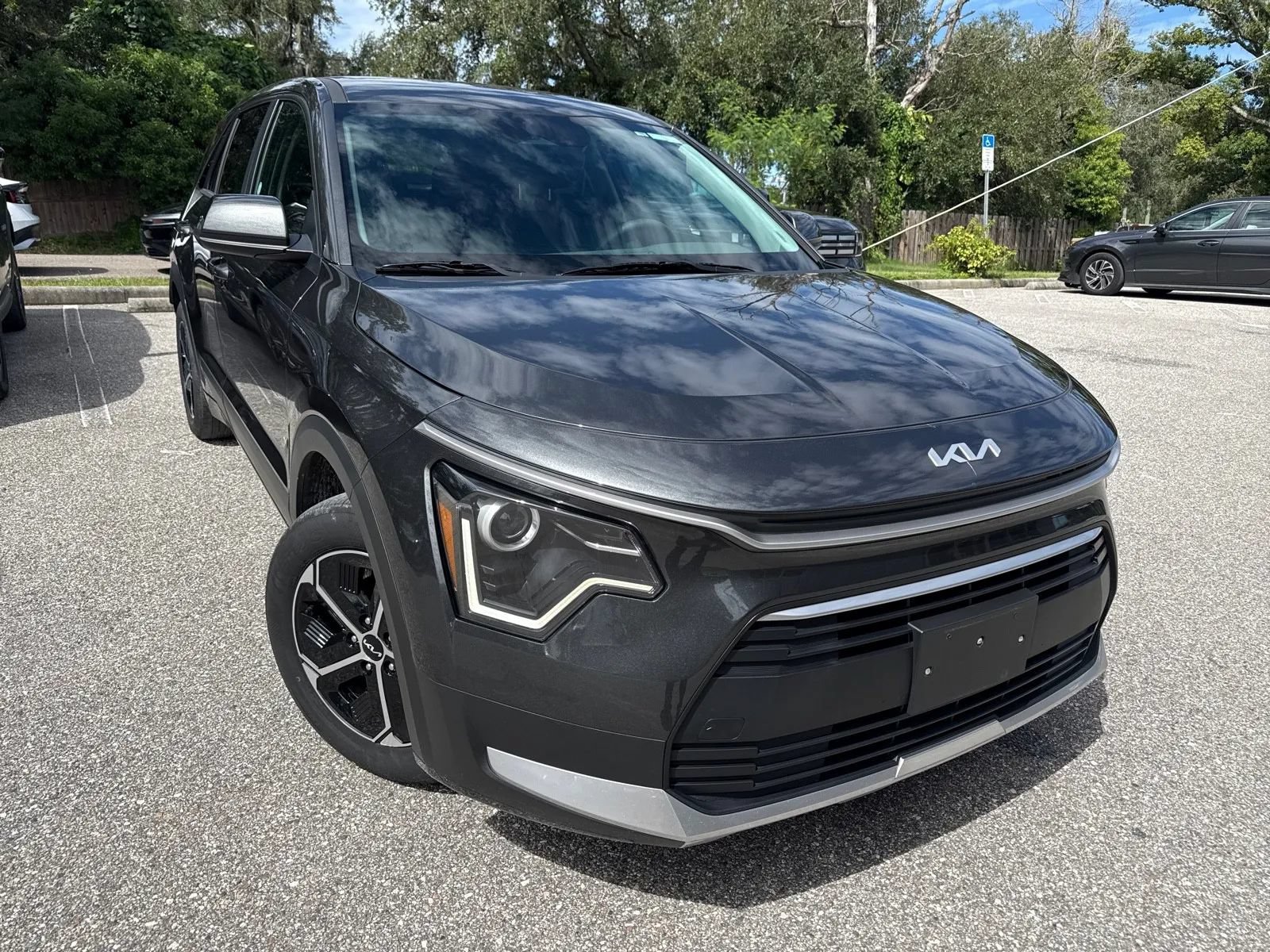 Used 2025 Kia Niro LX FWD image 4