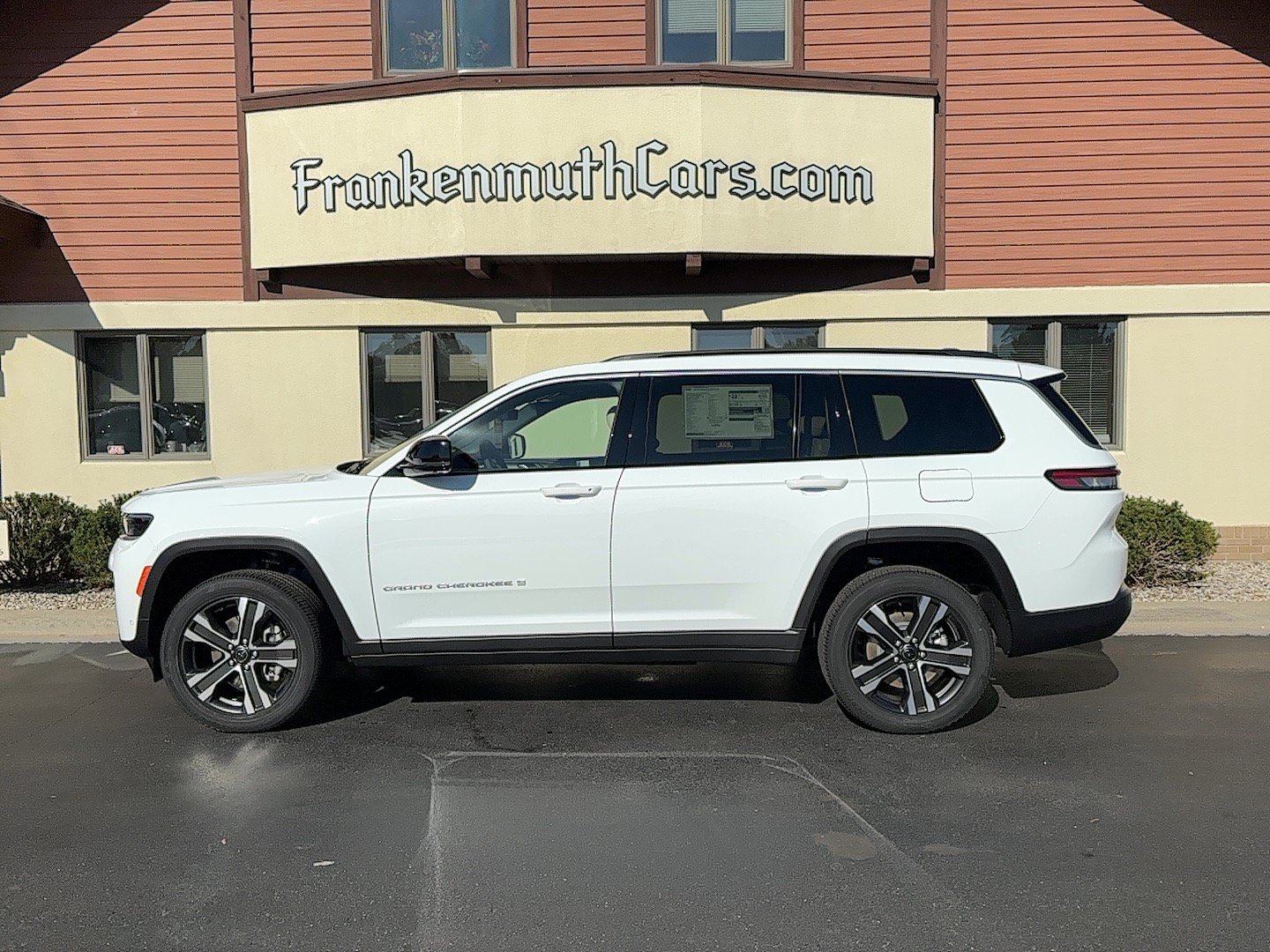 New 2027 Jeep Grand Cherokee L Limited AWD/4WD image 1