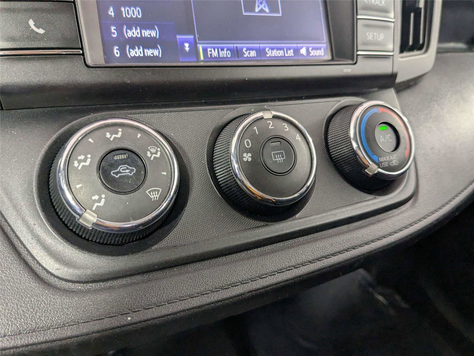 Used 2016 Toyota RAV4 LE image 23