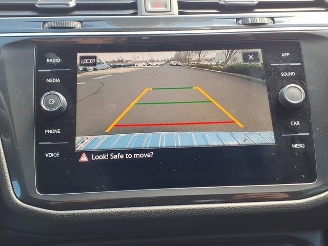 Used 2023 Volkswagen Tiguan SE w/ Panoramic Sunroof Package image 23