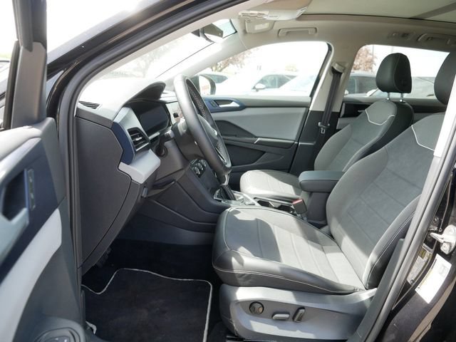 Certified 2023 Volkswagen Taos SE w/ Panoramic Sunroof Package AWD/4WD image 13