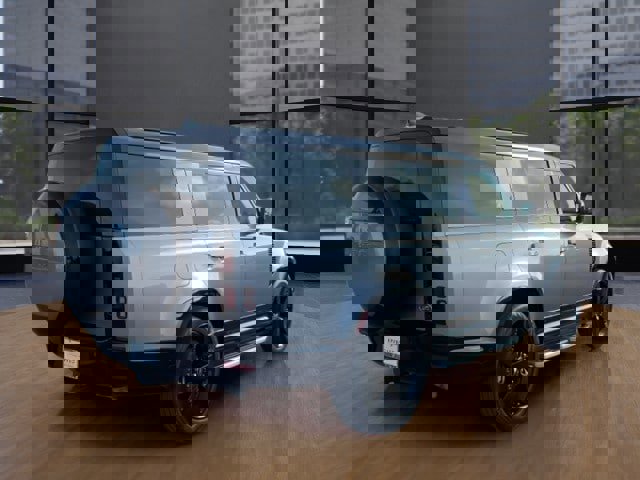 Used 2023 Land Rover Defender 130 X-Dynamic SE image 5