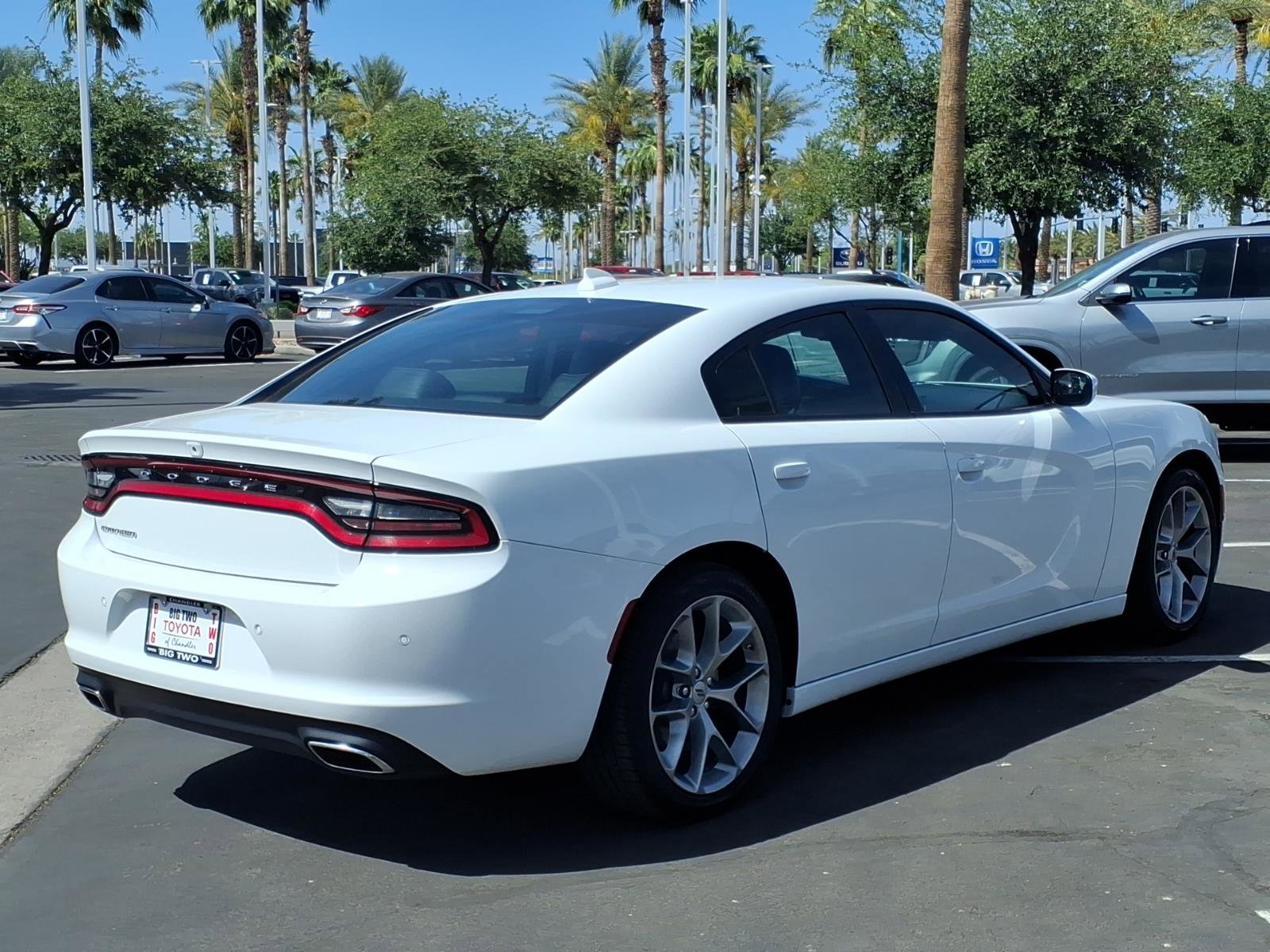 Used 2022 Dodge Charger SXT w/ Plus Group RWD image 4
