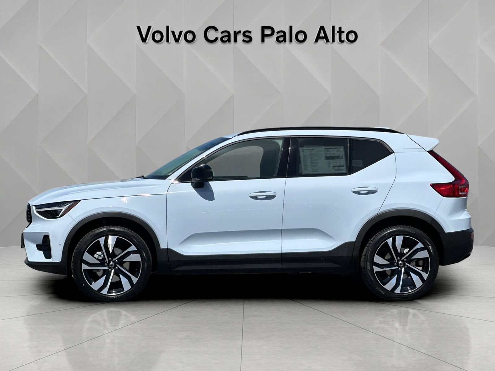 New 2026 Volvo XC40 B5 Plus w/ Climate Package AWD/4WD image 5