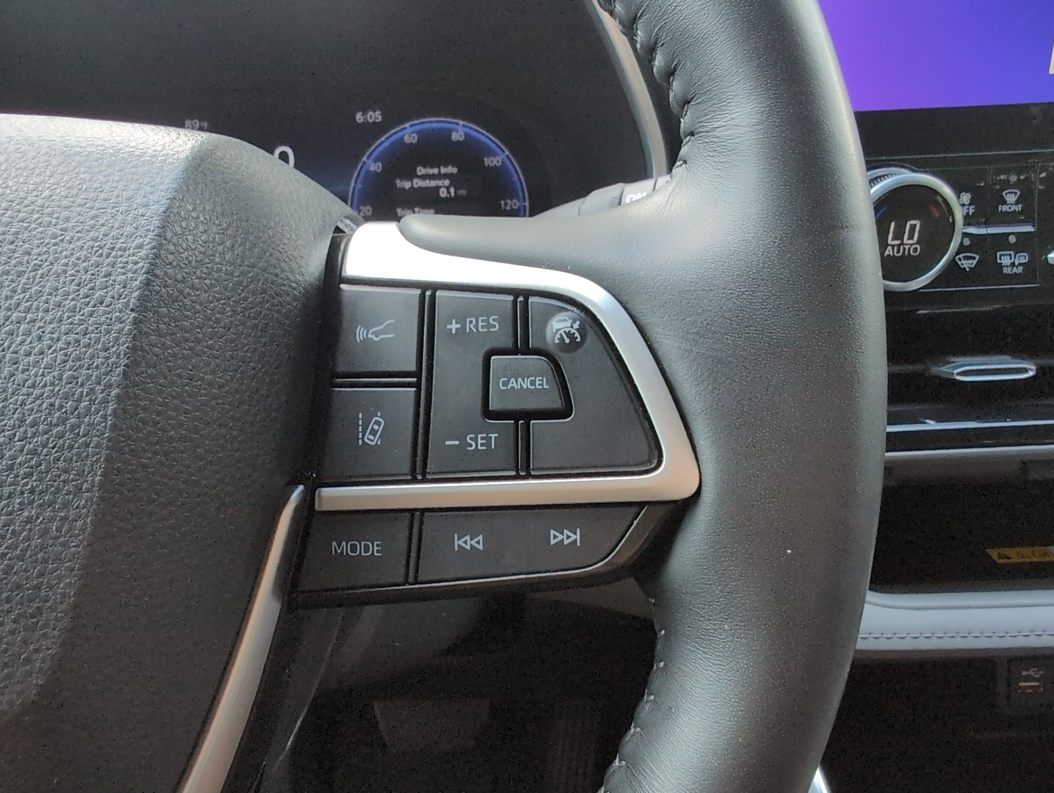 Used 2023 Toyota Highlander Limited FWD image 20
