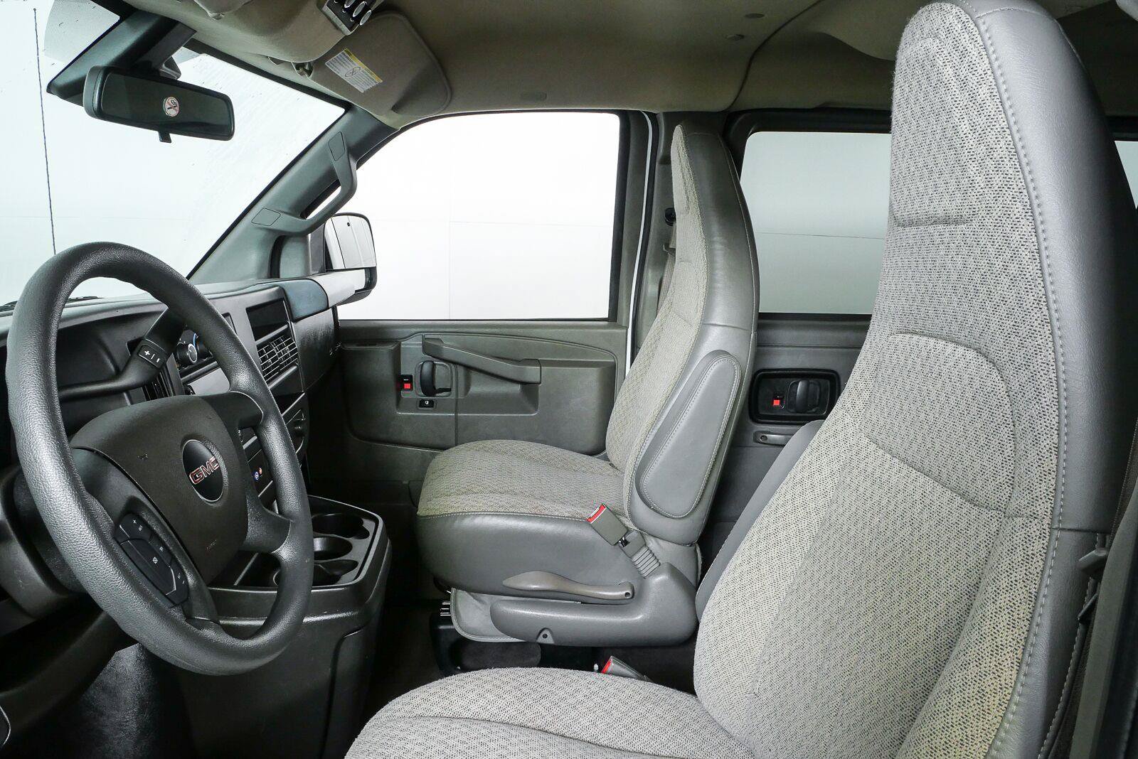 Used 2025 GMC Savana 3500 LT w/ LT Preferred Equipment Group RWD image 5