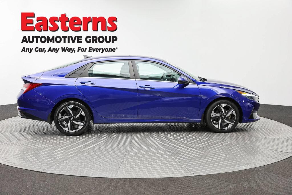 Used 2022 Hyundai Elantra SEL w/ Convenience + Premium Package FWD image 4