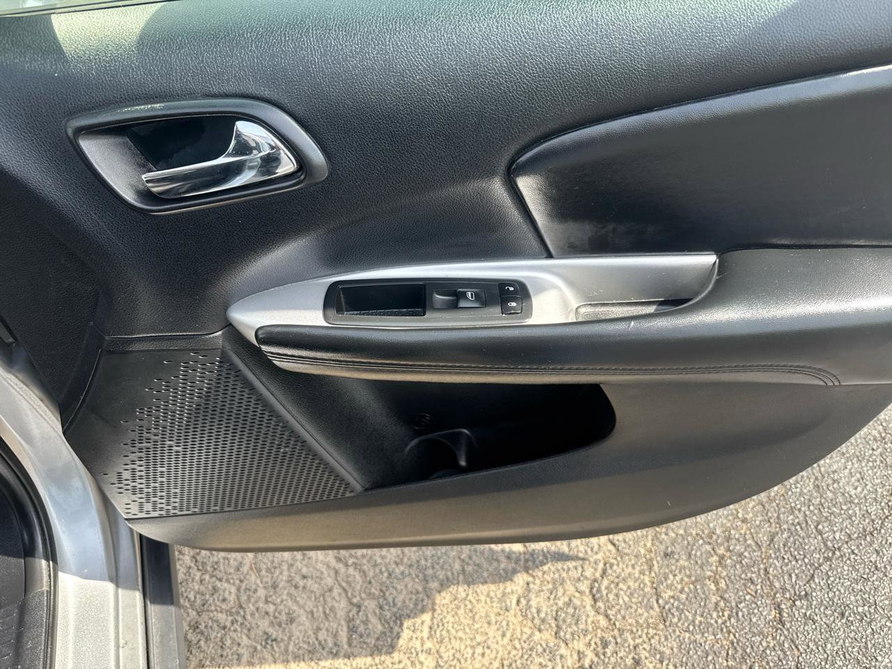 Used 2017 Dodge Journey SE w/ Flexible Seating Group image 8