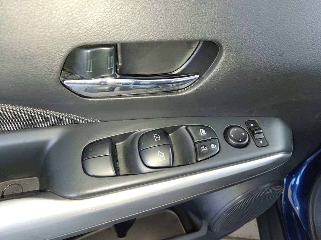 Certified 2020 Nissan Kicks SV image 28