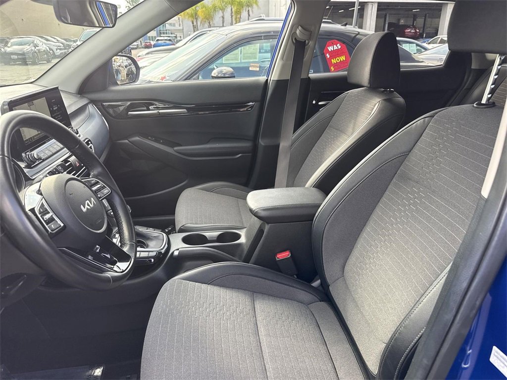 Used 2023 Kia Seltos S w/ Navigation Package image 18