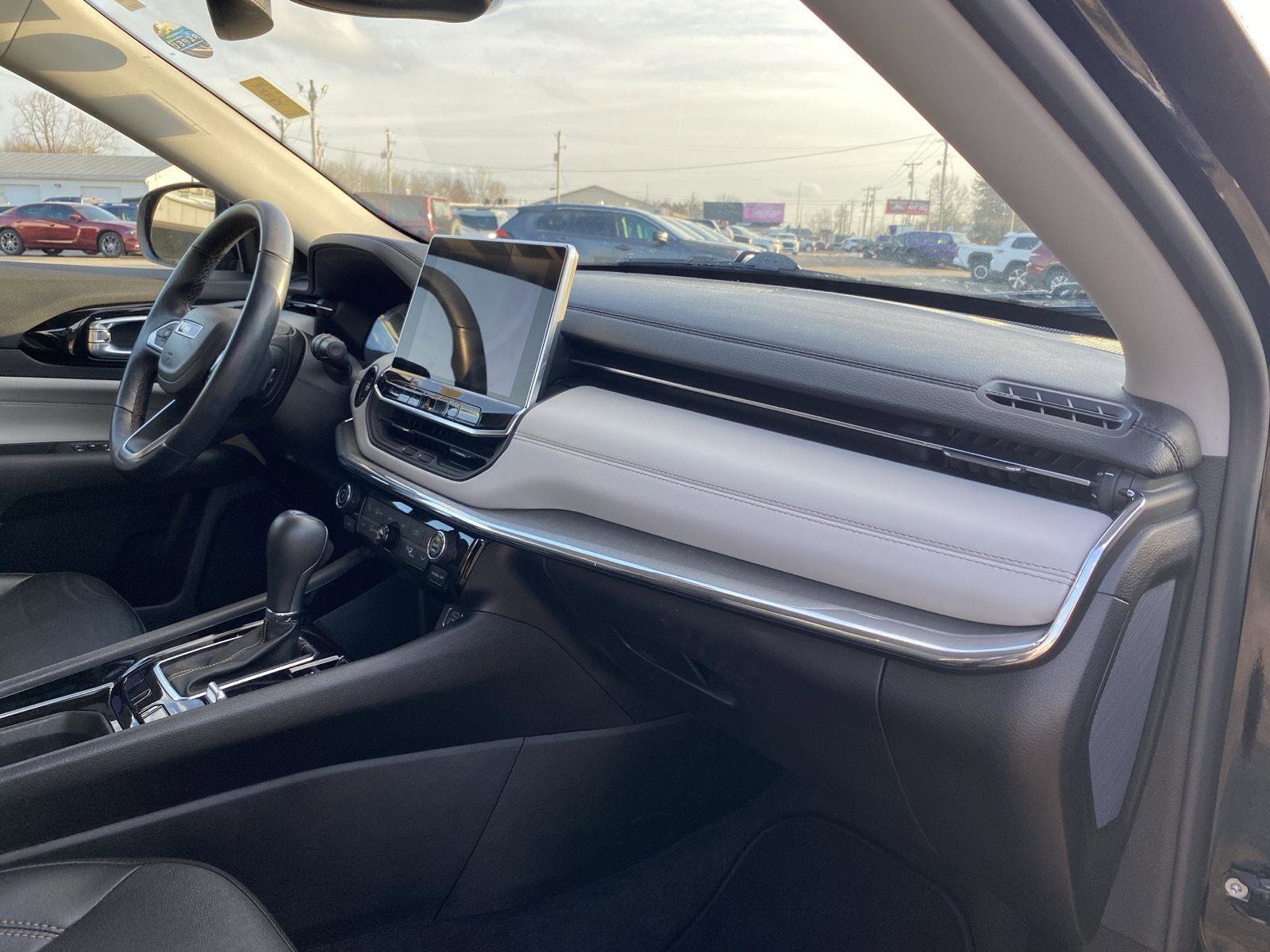 Used 2022 Jeep Compass Limited image 30