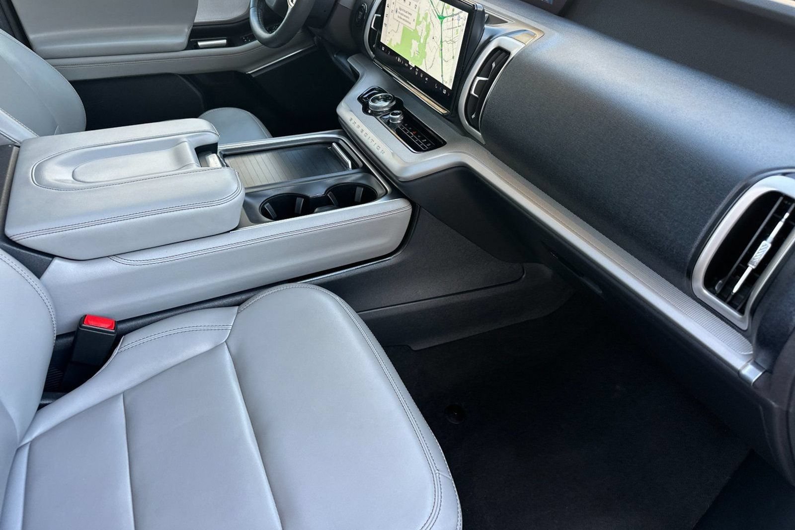 Used 2025 Ford Expedition Max Active AWD/4WD image 19