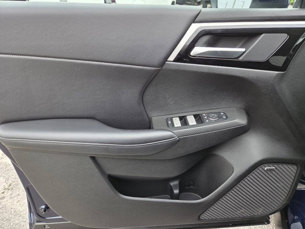 Used 2025 Mitsubishi Outlander SE image 24