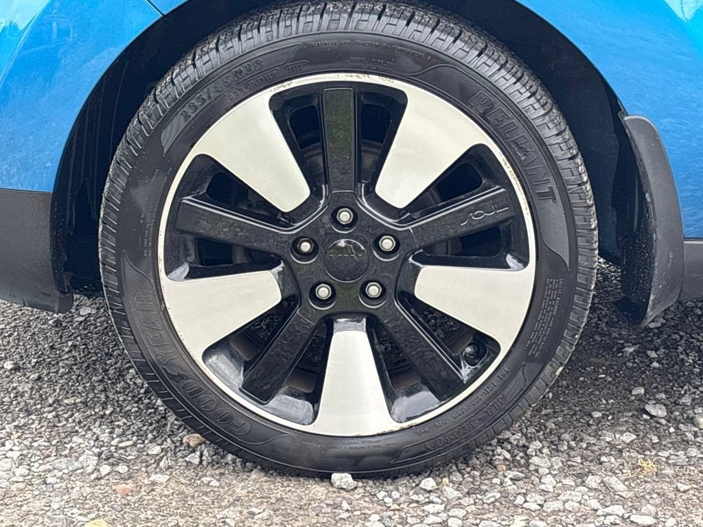 Used 2018 Kia Soul + FWD image 10