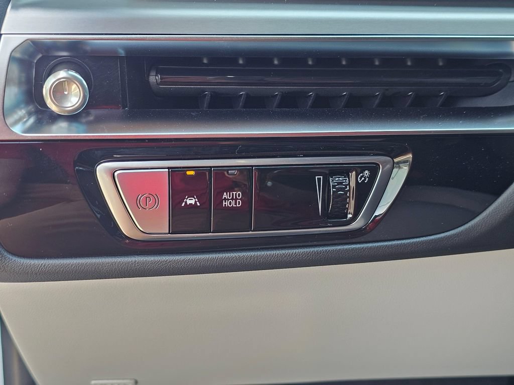 New 2026 Cadillac Lyriq Luxury AWD/4WD image 23